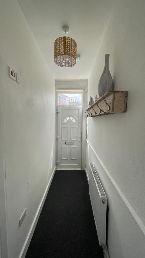 Spacious 6 Bed Home Near City & Albion Stadium Perfect For Contractors! เบอร์มิงแฮม ภายนอก รูปภาพ