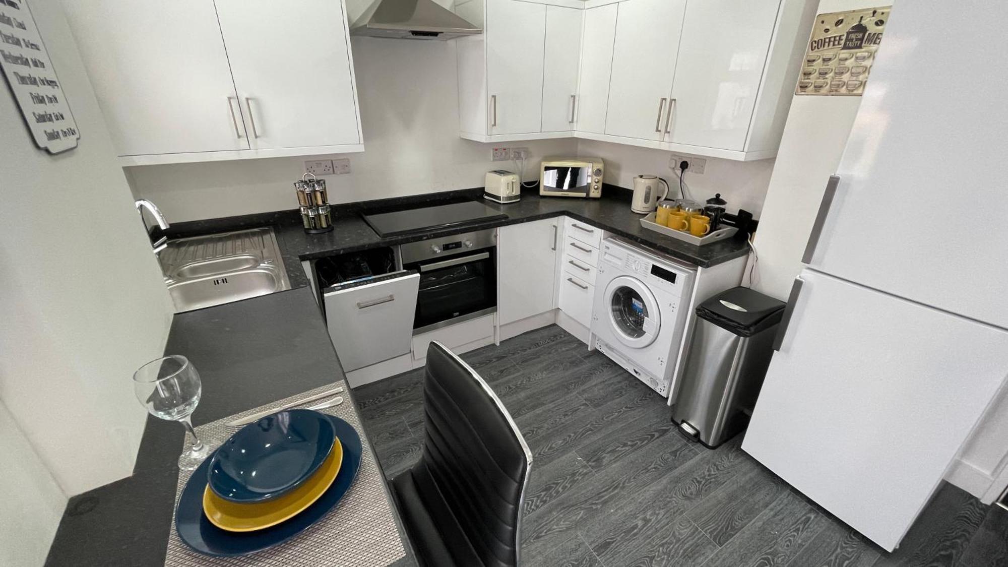 Spacious 6 Bed Home Near City & Albion Stadium Perfect For Contractors! เบอร์มิงแฮม ภายนอก รูปภาพ